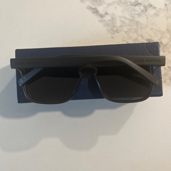 Louis Vuitton sunglasses - Picture 2 of 3
